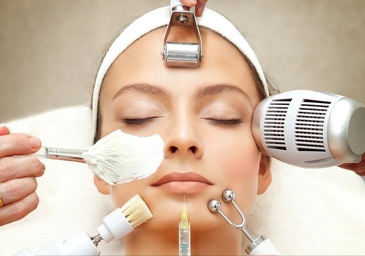 رزرو آنلاین فیشیال و پاکسازی پوست در شیراز 💆‍♀️ | تخصصی و حرفه‌ای